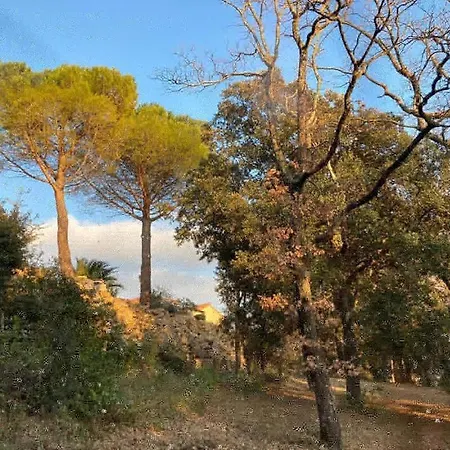 Les Horizons: Year-round Retreat With Heated Pool Near Center Bed & Breakfast