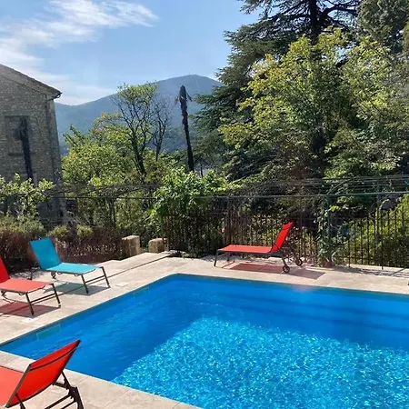Les Horizons: Year-round Retreat With Heated Pool Near Center Bed & Breakfast *