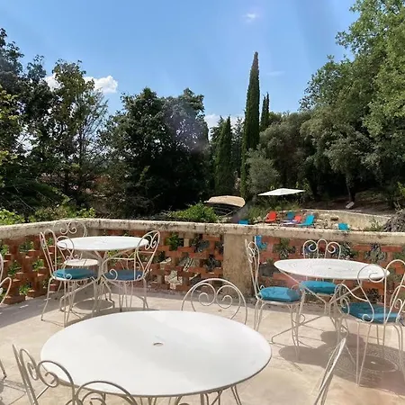 Bed & Breakfast Les Horizons: Year-round Retreat With Heated Pool Near Center *