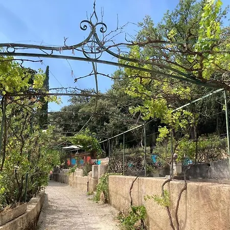 Bed & Breakfast Les Horizons: Year-round Retreat With Heated Pool Near Center