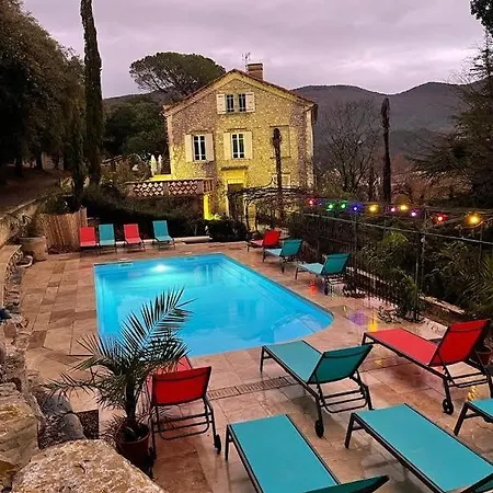 Bed & Breakfast Les Horizons: Year-round Retreat With Heated Pool Near Center *