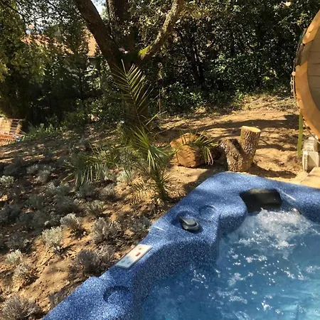 Bed & Breakfast Les Horizons: Year-round Retreat With Heated Pool Near Center